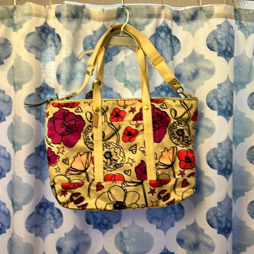 Coach travel bag in bright satin nylon with removable shoulder strap